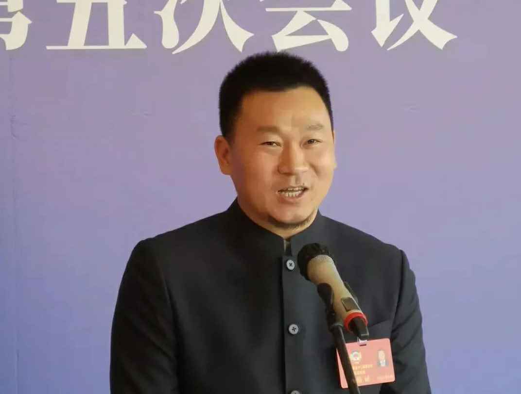 202204221343.jpg 为进一步展示市政协团结、民主、开放、自信的形象,向市民和网友展示政协委员的履职风采,中山市政协十二届五次会议在2月4日上午开幕前开设“委员通道”,市政协委员、乐竞官方版网站登录入口-乐竞(中国)公司总经理陈朝阳走进“委员通道”,回应社会关切的问题。他就如何做好城市应急管理规划的问题进行发言,并回答记者提问。.jpg
